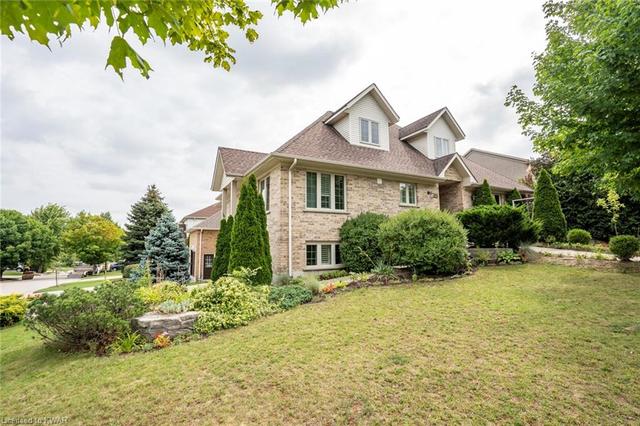 239 The Lions Gate, House detached with 8 bedrooms, 5 bathrooms and 6 parking in Waterloo ON | Image 2