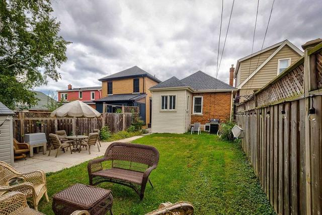 308 Wexford Ave S, House detached with 2 bedrooms, 1 bathrooms and 2 parking in Hamilton ON | Image 13