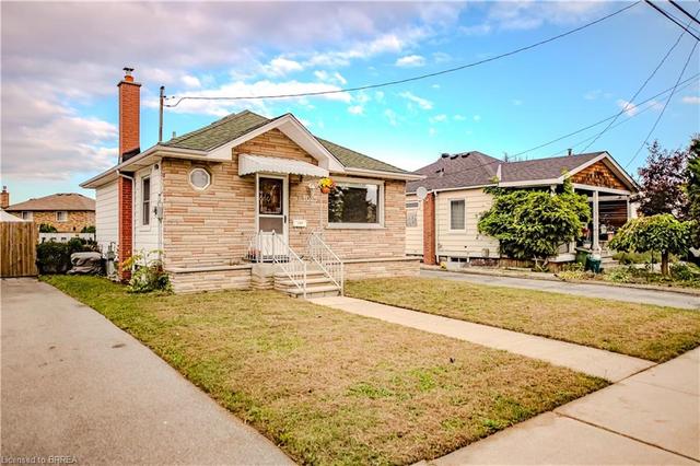 1025 Central Avenue, House detached with 2 bedrooms, 1 bathrooms and 4 parking in Hamilton ON | Image 12