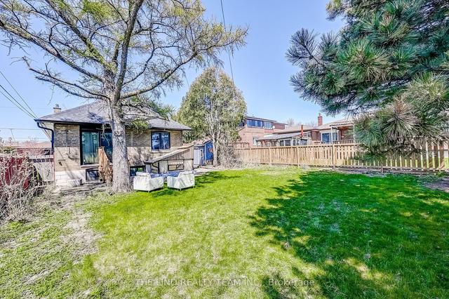 127 Rustic Rd, House detached with 3 bedrooms, 3 bathrooms and 4 parking in Toronto ON | Image 32