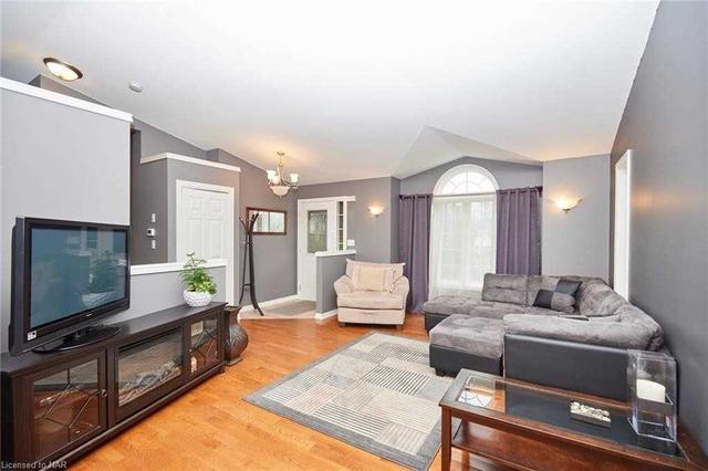 3210 Jewell Ave, House detached with 2 bedrooms, 2 bathrooms and 6 parking in Fort Erie ON | Image 38