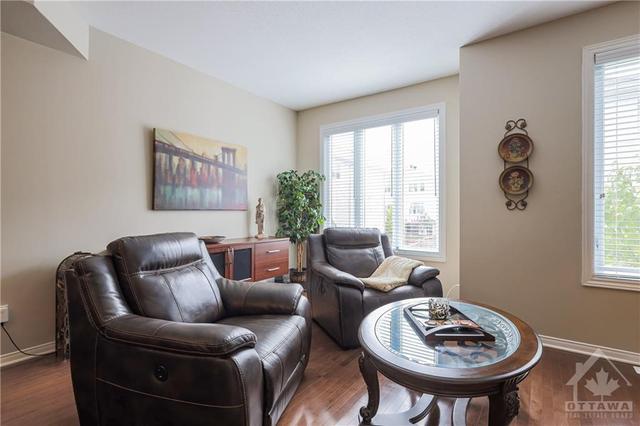 64 Songbird Private, Townhouse with 2 bedrooms, 2 bathrooms and 3 parking in Ottawa ON | Image 11
