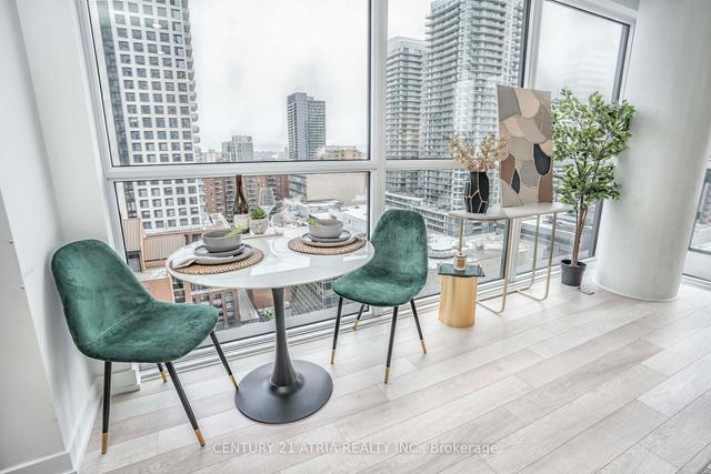 1403 - 39 Roehampton Ave, Condo with 2 bedrooms, 2 bathrooms and 0 parking in Toronto ON | Image 6