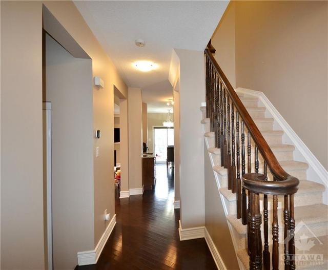 869 Kennacraig Private, Townhouse with 3 bedrooms, 4 bathrooms and 2 parking in Ottawa ON | Image 3