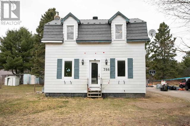 766 Frontenac St, House detached with 4 bedrooms, 1 bathrooms and null parking in Sault Ste. Marie ON | Image 1