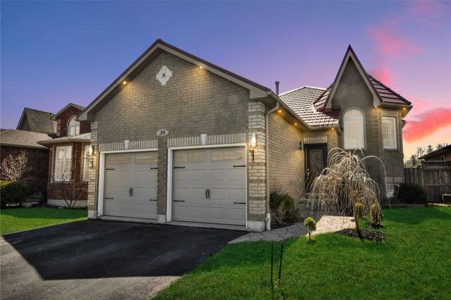 39 Irene Dr, House detached with 2 bedrooms, 3 bathrooms and 5 parking in Barrie ON | Image 1