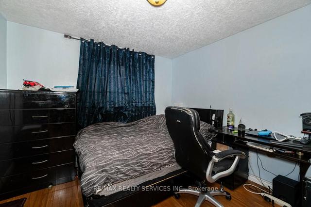 108 Fleetwood Cres, Townhouse with 3 bedrooms, 2 bathrooms and 1 parking in Brampton ON | Image 7