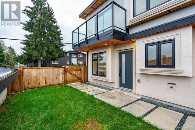 3087 Royal Oak Avenue, House detached with 4 bedrooms, 2 bathrooms and 1 parking in Burnaby BC | Image 3