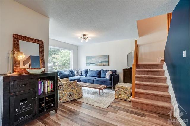 244 Stoneway Drive, Townhouse with 3 bedrooms, 2 bathrooms and 3 parking in Ottawa ON | Image 7
