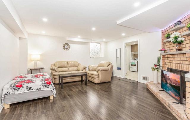 63 Milford Cres, House detached with 3 bedrooms, 3 bathrooms and 8 parking in Brampton ON | Image 24