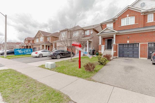 14 Rotunda St, House semidetached with 3 bedrooms, 3 bathrooms and 3 parking in Brampton ON | Card Image