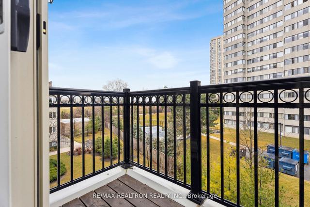 239 - 15 Coneflower Cres, Townhouse with 2 bedrooms, 2 bathrooms and 1 parking in Toronto ON | Image 13