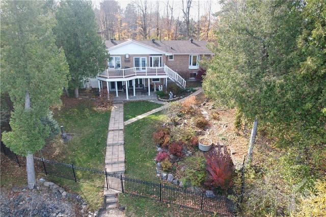 35 Rideau Ferry Road, House detached with 4 bedrooms, 2 bathrooms and 8 parking in Rideau Lakes ON | Image 2