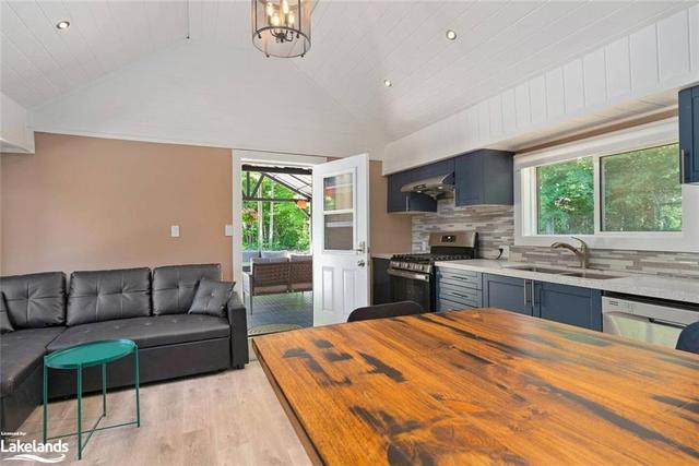 2213 Highway 60 Highway, House detached with 2 bedrooms, 1 bathrooms and 6 parking in Lake of Bays ON | Image 4