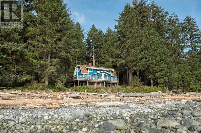 331 Edgeware Rd, House detached with 6 bedrooms, 5 bathrooms and 6 parking in Strathcona C BC | Image 36