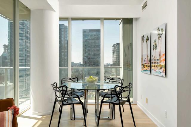 2103 - 126 Simcoe St, Condo with 2 bedrooms, 2 bathrooms and 1 parking in Toronto ON | Image 2