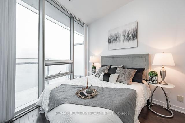 3002 - 12 York St, Condo with 2 bedrooms, 2 bathrooms and 1 parking in Toronto ON | Image 14