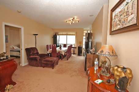 lph 09 - 50 Disera Dr, Condo with 3 bedrooms, 2 bathrooms and 1 parking in Vaughan ON | Image 3