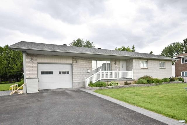4535 Innes Rd, House detached with 2 bedrooms, 2 bathrooms and 8 parking in Ottawa ON | Image 1