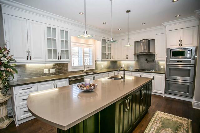 1 Shadetree Cres, House detached with 4 bedrooms, 5 bathrooms and 5 parking in Toronto ON | Image 3