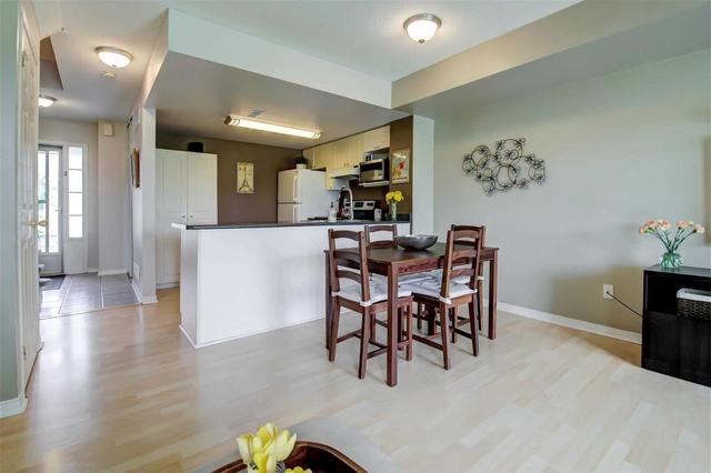 676 Limpert Terr, Townhouse with 2 bedrooms, 2 bathrooms and 2 parking in Newmarket ON | Image 4
