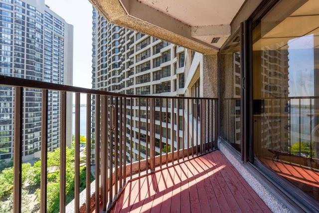 1718 - 55 Harbour Sq, Condo with 2 bedrooms, 2 bathrooms and 1 parking in Toronto ON | Image 19