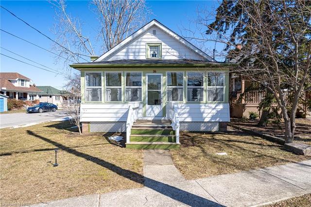 36 St. Peter Street, House detached with 3 bedrooms, 1 bathrooms and 1 parking in St. Catharines ON | Image 1
