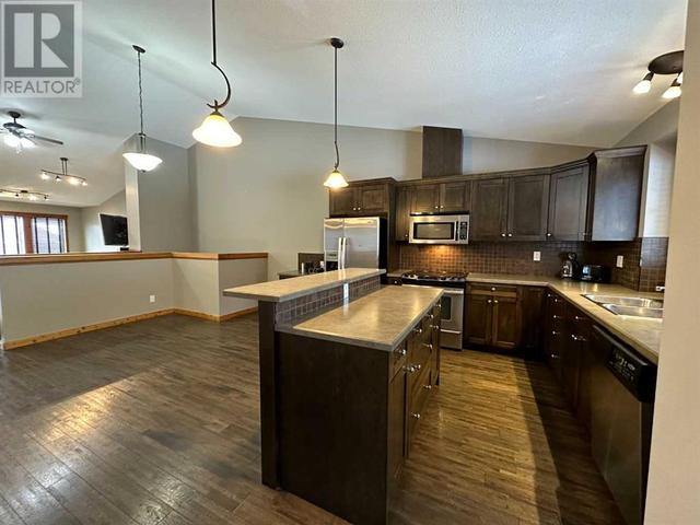 10 Ironstone Drive, House attached with 4 bedrooms, 3 bathrooms and 4 parking in Crowsnest Pass AB | Image 5
