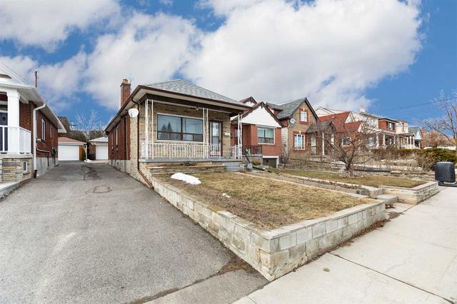 176 Schell Ave, House detached with 2 bedrooms, 2 bathrooms and 5 parking in Toronto ON | Image 12