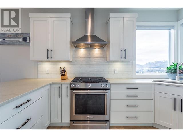 3047 Shaleview Drive, House detached with 5 bedrooms, 3 bathrooms and 5 parking in West Kelowna BC | Image 6