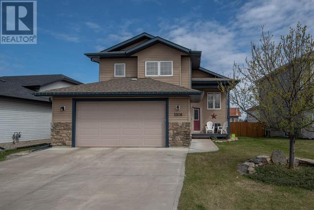 5908 67 Avenue, House detached with 5 bedrooms, 3 bathrooms and 2 parking in Rocky Mountain House AB | Card Image