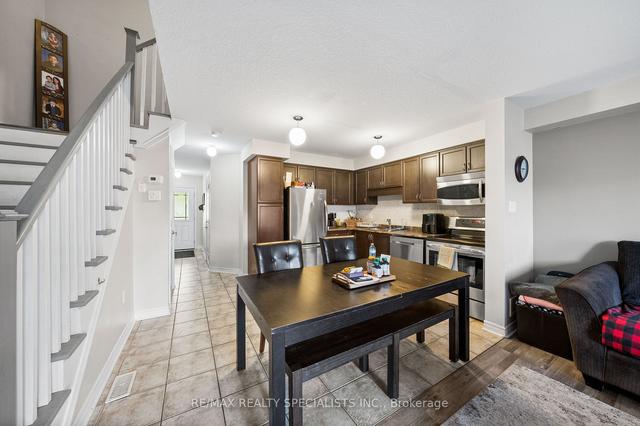 19 Kingsbury Sq, Townhouse with 3 bedrooms, 3 bathrooms and 2 parking in Guelph ON | Image 29