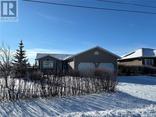 205 3rd Avenue S, House detached with 3 bedrooms, 2 bathrooms and null parking in Hepburn SK | Image 2