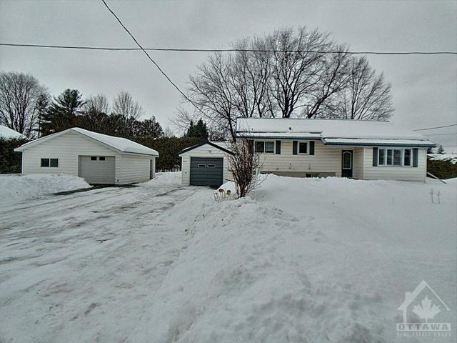 5631 Owen Street, House detached with 3 bedrooms, 2 bathrooms and 12 parking in Ottawa ON | Image 1