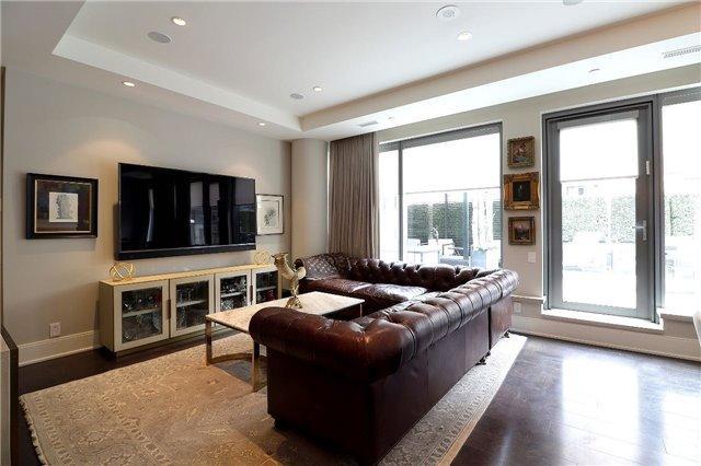 1002 - 77 Charles St W, Condo with 2 bedrooms, 2 bathrooms and 3 parking in Toronto ON | Image 6