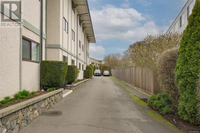 201 - 1625 Belmont Ave, Condo with 2 bedrooms, 2 bathrooms and 1 parking in Victoria BC | Image 32