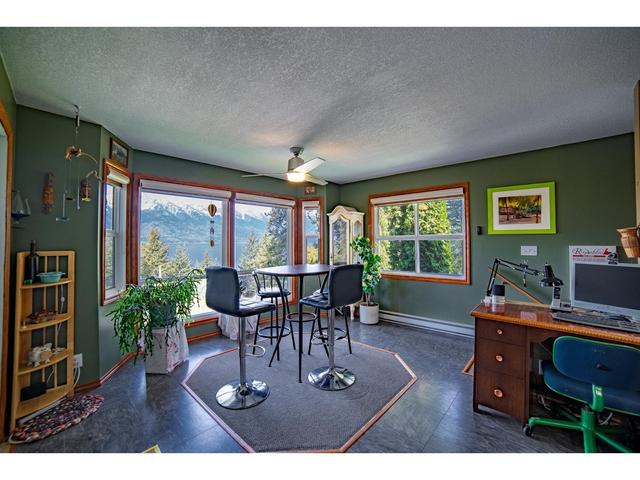 11110 Highway 3a, House detached with 3 bedrooms, 2 bathrooms and null parking in Central Kootenay A BC | Image 15