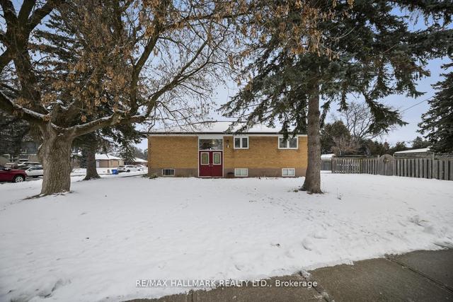 1 Huron Crt, House detached with 3 bedrooms, 2 bathrooms and 4 parking in Aurora ON | Image 40