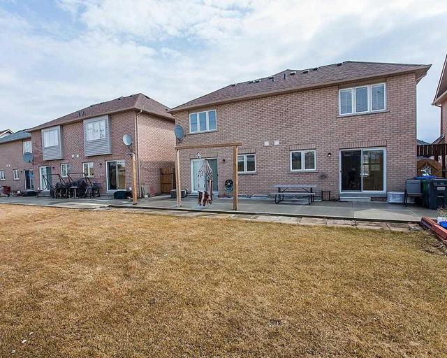7590 Black Walnut Tr, House semidetached with 3 bedrooms, 2 bathrooms and 3 parking in Mississauga ON | Image 14