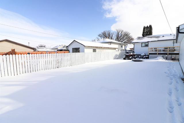328 2 Street Se, House detached with 4 bedrooms, 2 bathrooms and 3 parking in Redcliff AB | Image 30