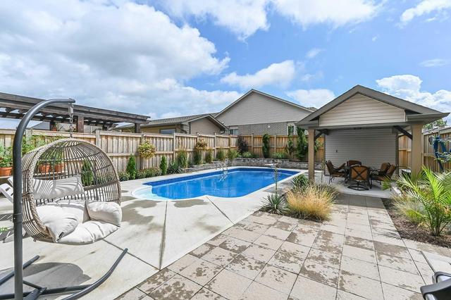 51 Norma Cres, House detached with 4 bedrooms, 3 bathrooms and 2 parking in Guelph ON | Image 17