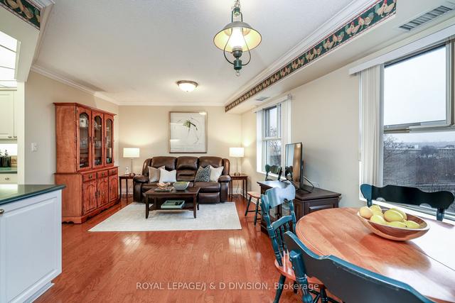 528 - 18 Concorde Pl, Condo with 2 bedrooms, 2 bathrooms and 2 parking in Toronto ON | Image 2