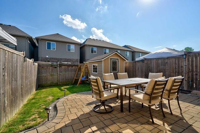 404 Dicenzo Dr, House attached with 3 bedrooms, 3 bathrooms and 3 parking in Hamilton ON | Image 13