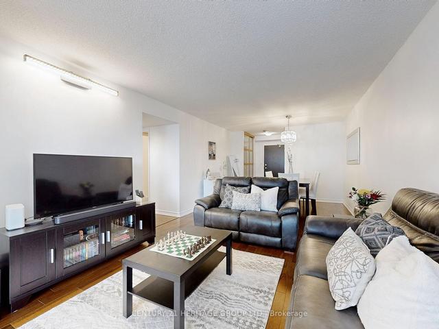 806 - 30 Holly St, Condo with 2 bedrooms, 2 bathrooms and 1 parking in Toronto ON | Image 2