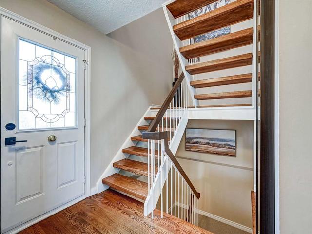 28 Bent Oak Circ, House detached with 3 bedrooms, 2 bathrooms and 2 parking in Mississauga ON | Image 22