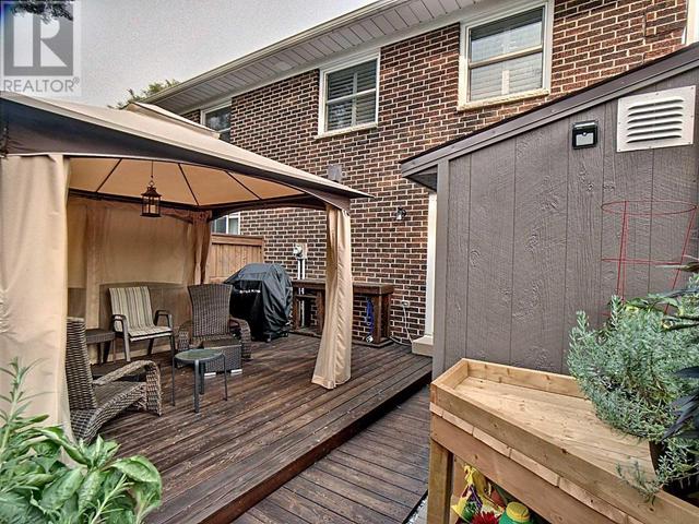57 - 76 Olympus Crt, Townhouse with 3 bedrooms, 2 bathrooms and 2 parking in Sarnia ON | Image 3