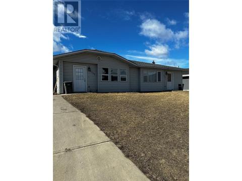 4725 & 4723 52 Street Nw, House semidetached with 4 bedrooms, 2 bathrooms and 4 parking in Chetwynd BC | Card Image