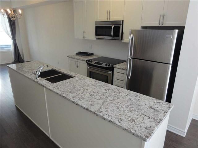 Th13 - 636 Evans Ave, Townhouse with 3 bedrooms, 3 bathrooms and 1 parking in Toronto ON | Image 3