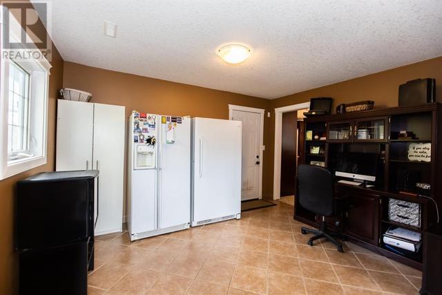 1128 Henderson Lake Boulevard S, House detached with 3 bedrooms, 3 bathrooms and 4 parking in Lethbridge AB | Image 41