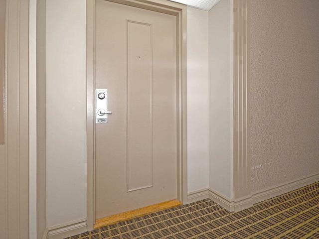 1704 - 135 Hillcrest Ave, Condo with 2 bedrooms, 2 bathrooms and 1 parking in Mississauga ON | Image 36